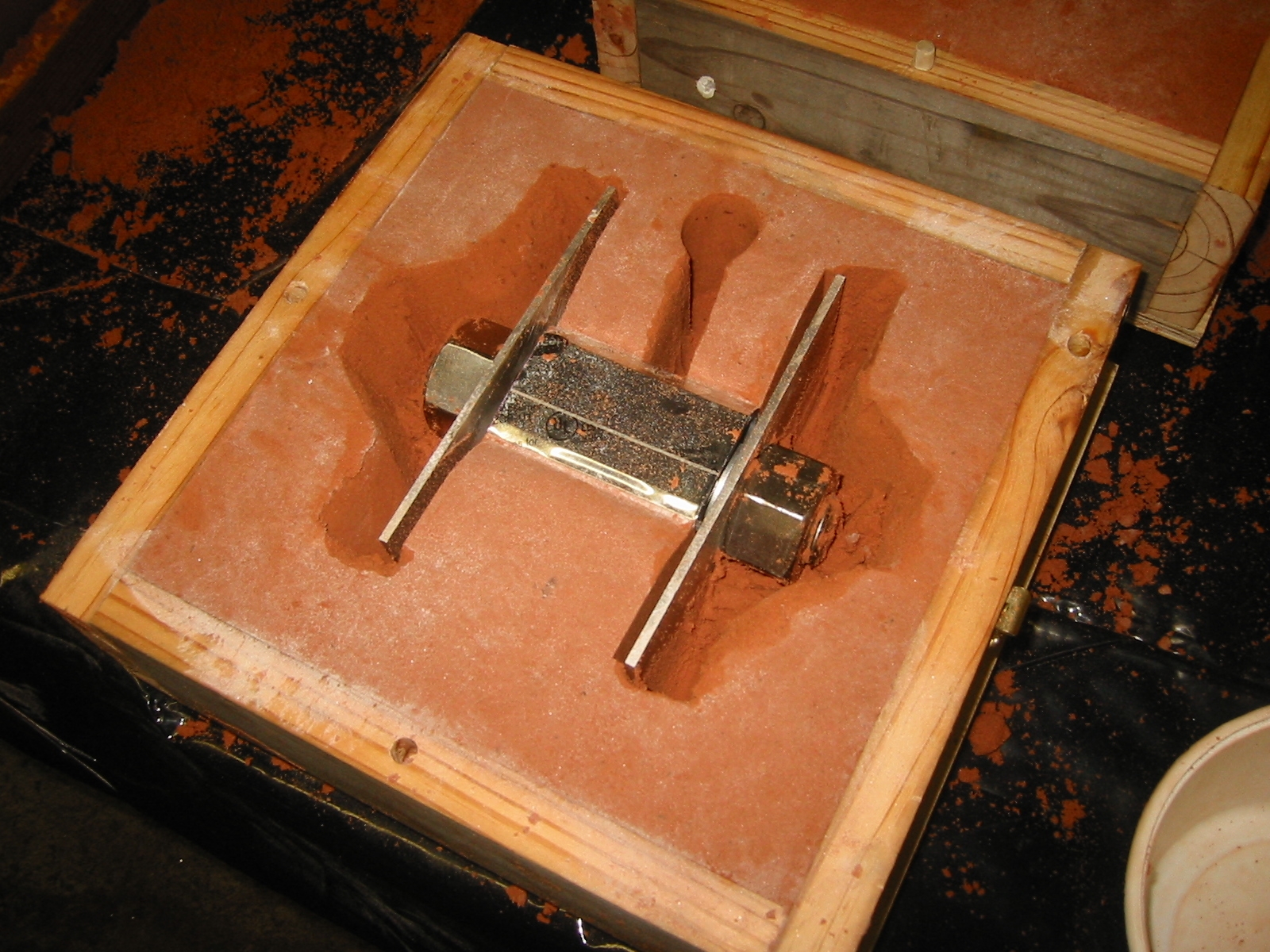 Aluminum damns in a sand mold