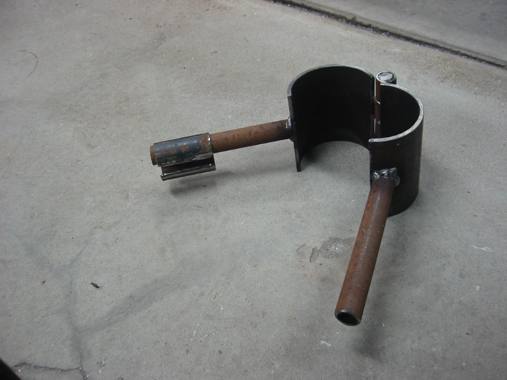 Tool to form pool of metal above the parts pour spout.