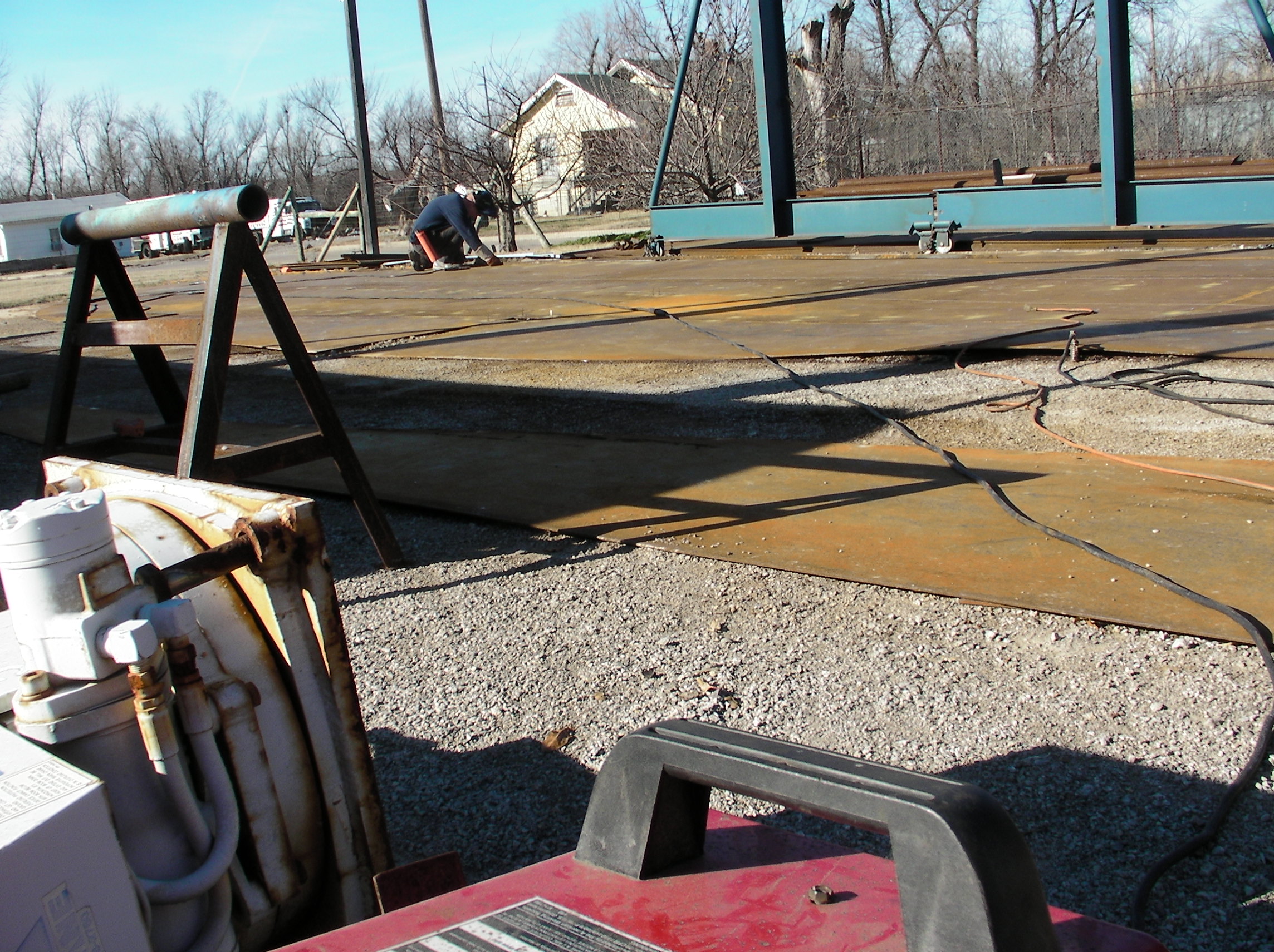 75 ft of 1/0 cable provides easy access to the entire work site..