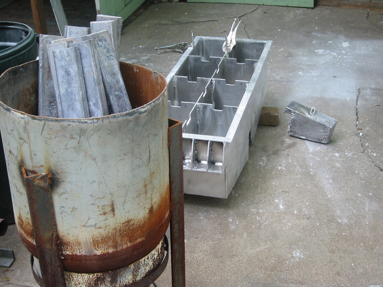 Melting down lead ingots