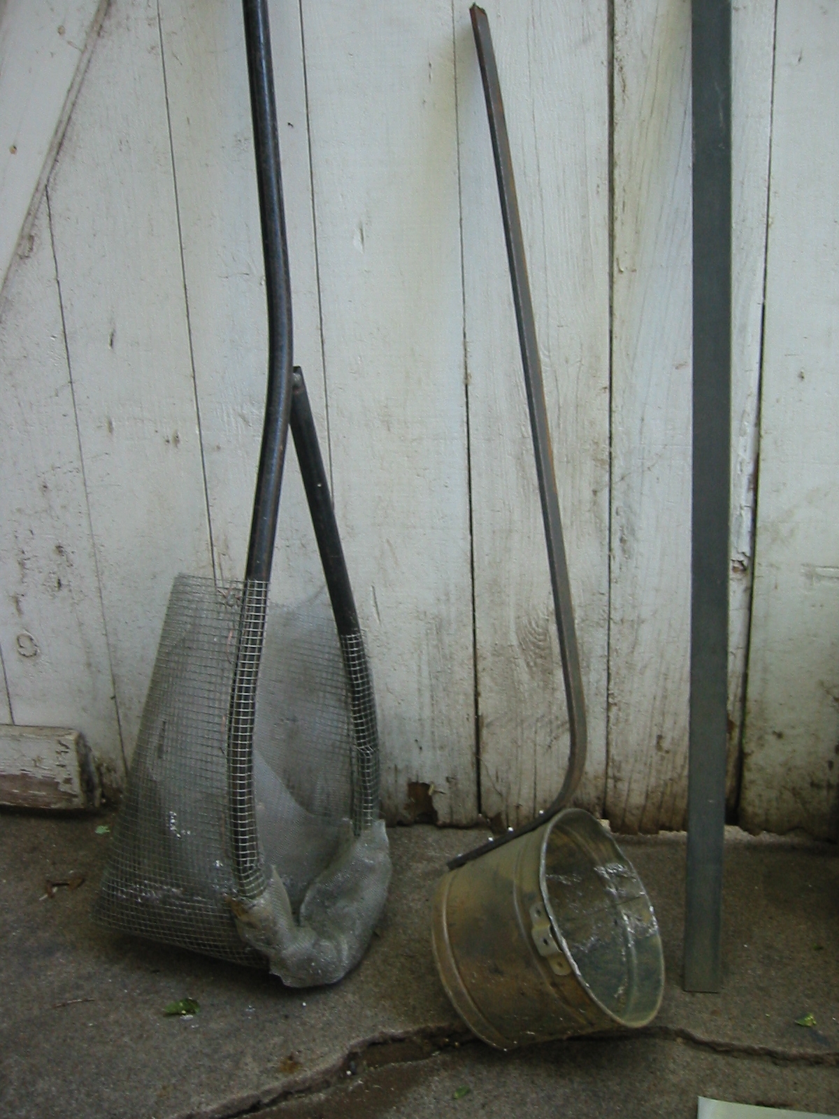 Screen and ladle