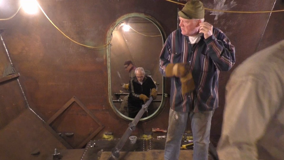 People of Seeker — 161229 Bow Roller, Rudder, Deck Crane and more