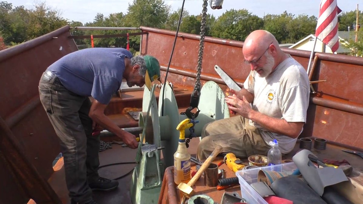 People of Seeker — 171025 Screws, Latches, Anchor Winch and Bow Rollers