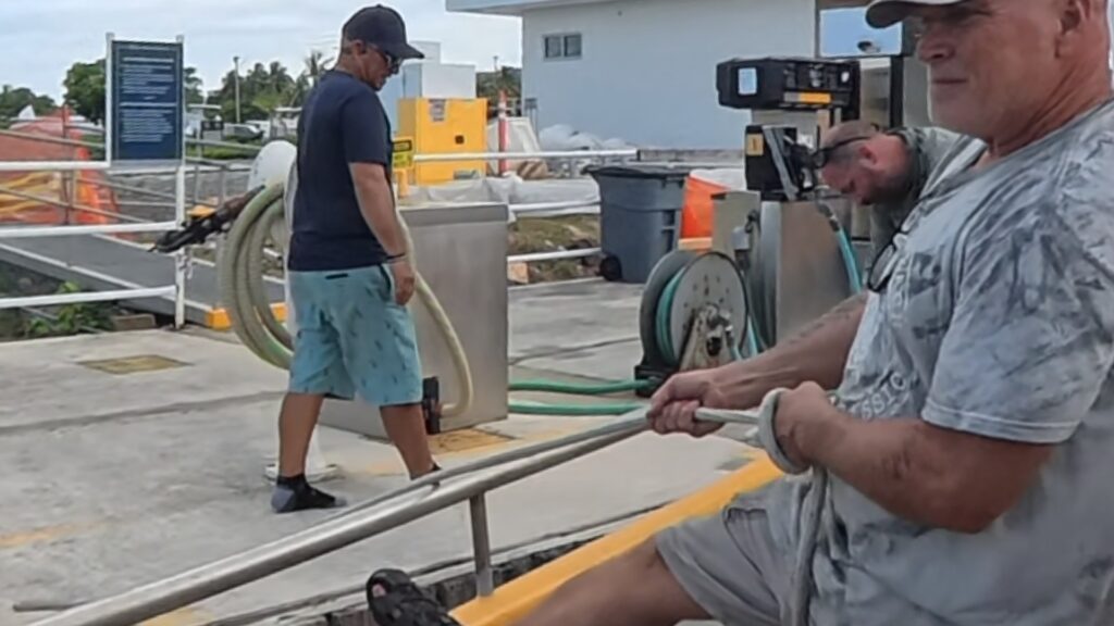 No Bow Thruster …and in a crowded marina. photo 1